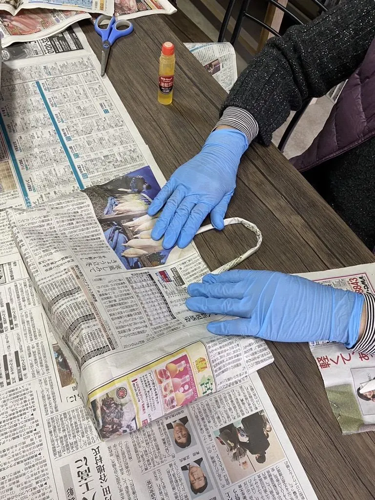 新聞紙エコバッグづくり